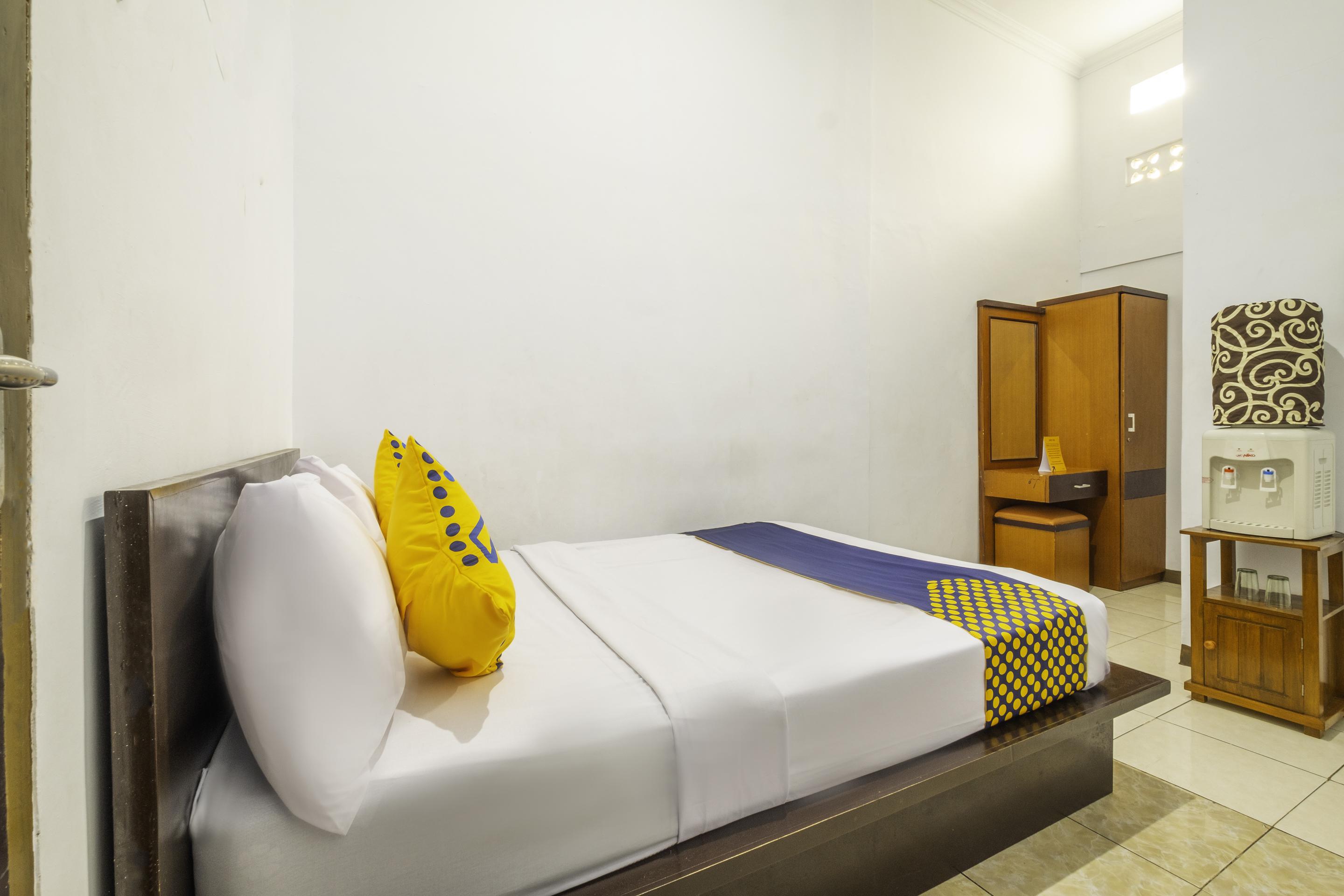 Spot On 2395 Hotel Aden 2 Syariah Тасікмалая Екстер'єр фото