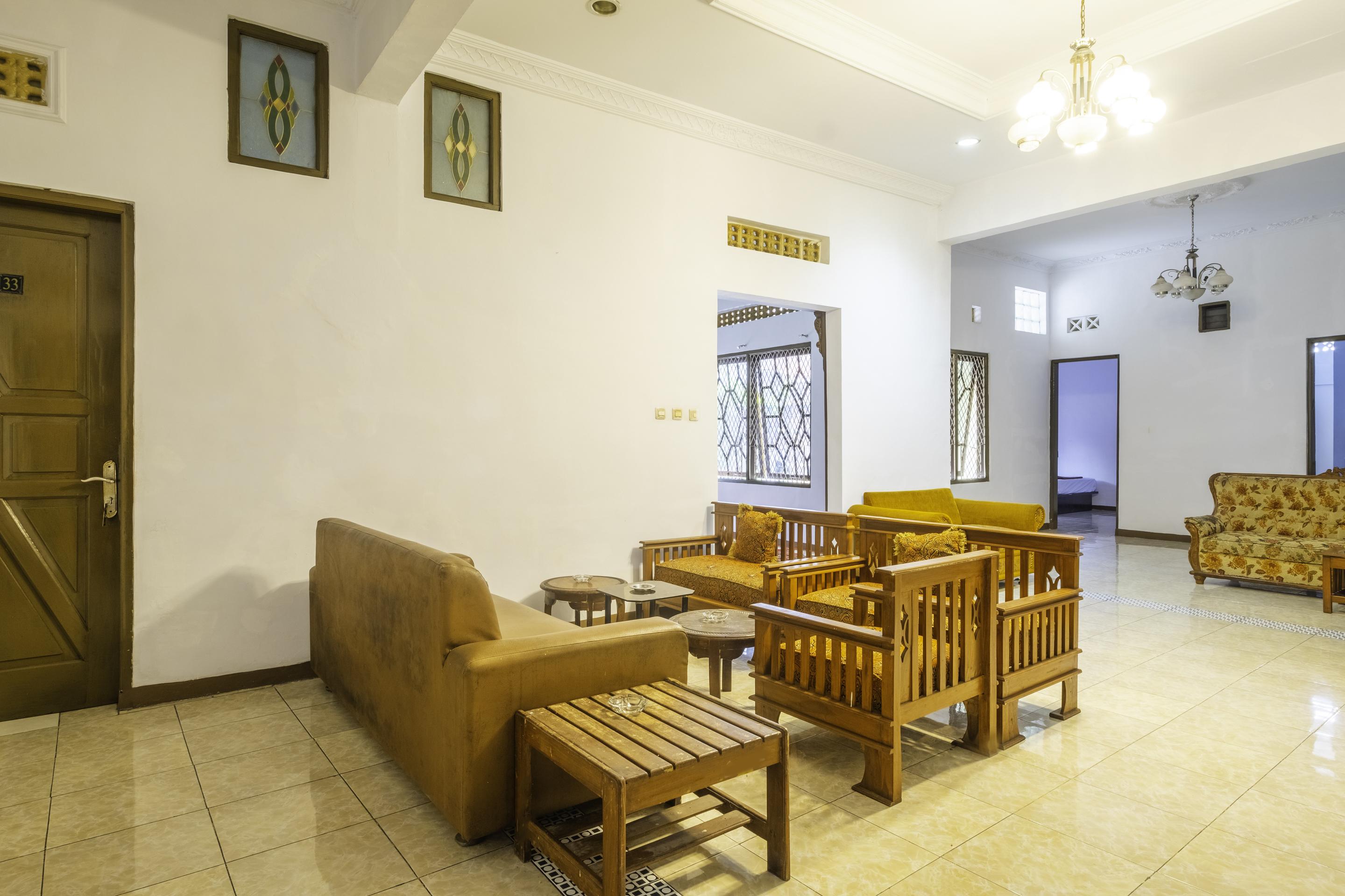 Spot On 2395 Hotel Aden 2 Syariah Тасікмалая Екстер'єр фото