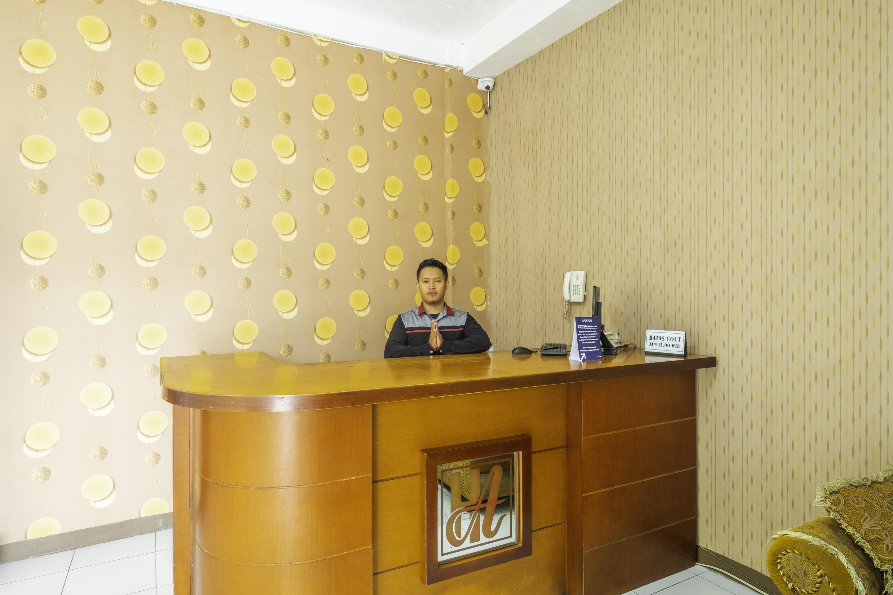 Spot On 2395 Hotel Aden 2 Syariah Тасікмалая Екстер'єр фото