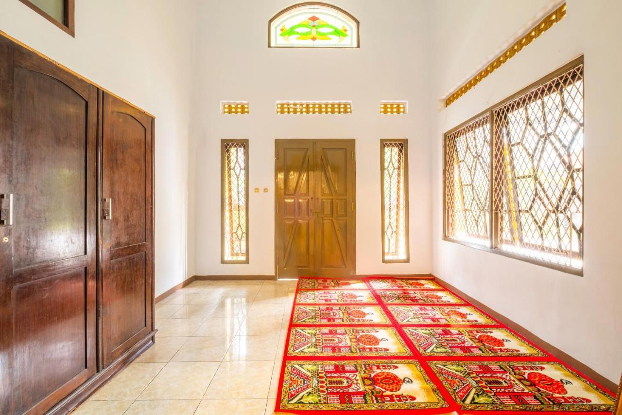 Spot On 2395 Hotel Aden 2 Syariah Тасікмалая Екстер'єр фото
