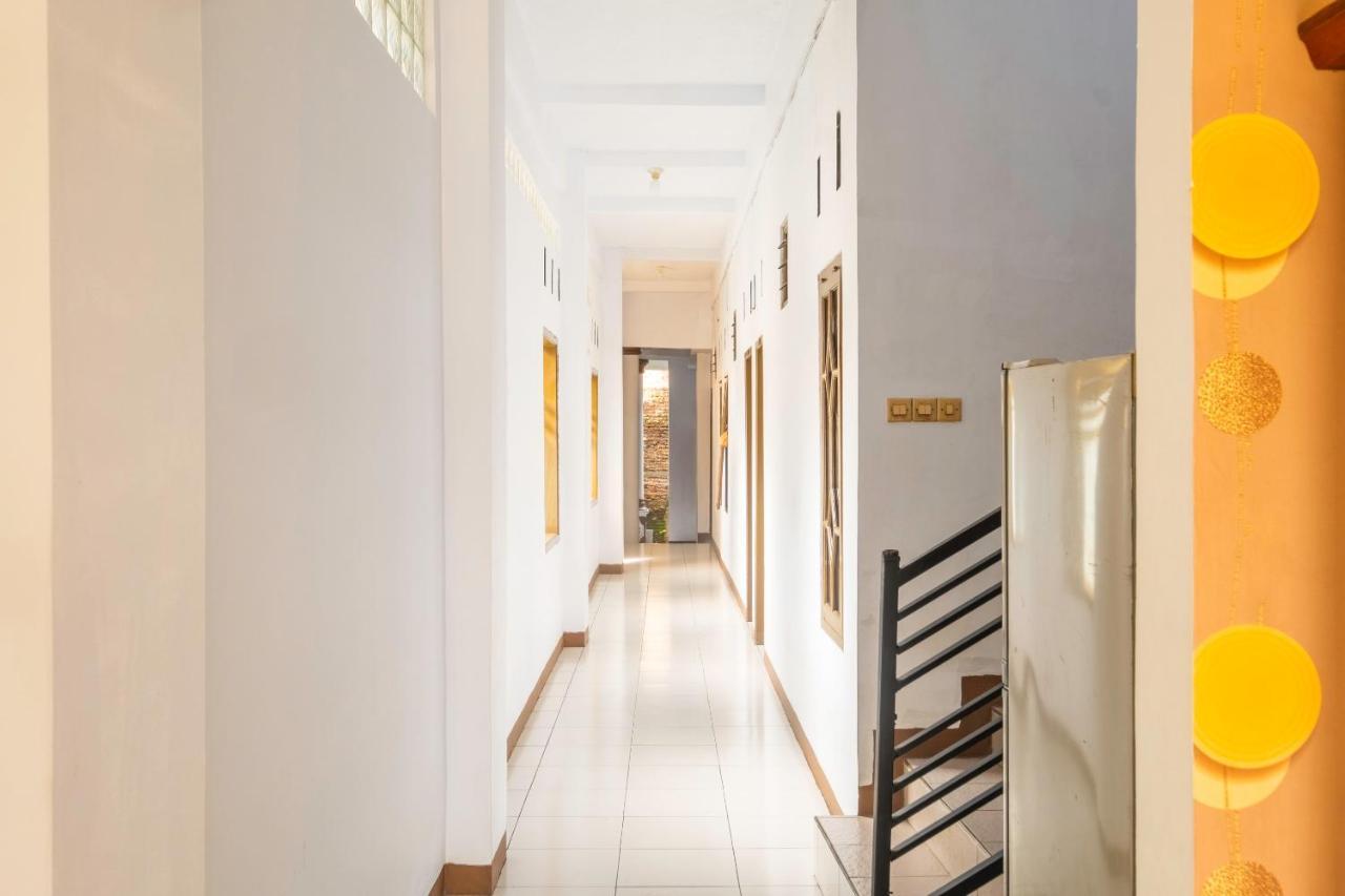 Spot On 2395 Hotel Aden 2 Syariah Тасікмалая Екстер'єр фото
